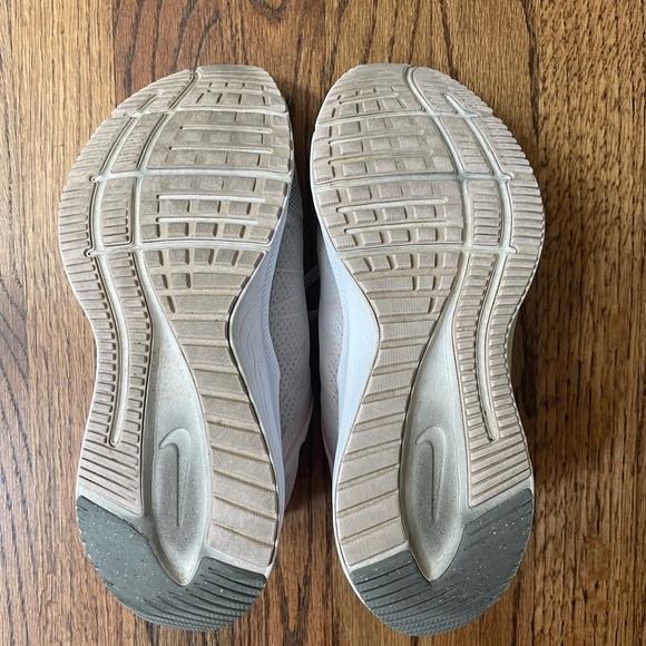 Nike Quest 4 in Grey Fog Barely Rose - Picture 6 of 6